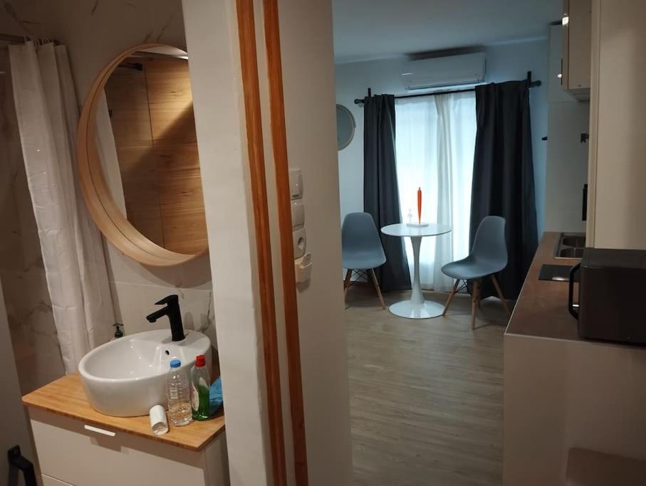 Nektar Cosy Apartment In City Centre Athens Ngoại thất bức ảnh